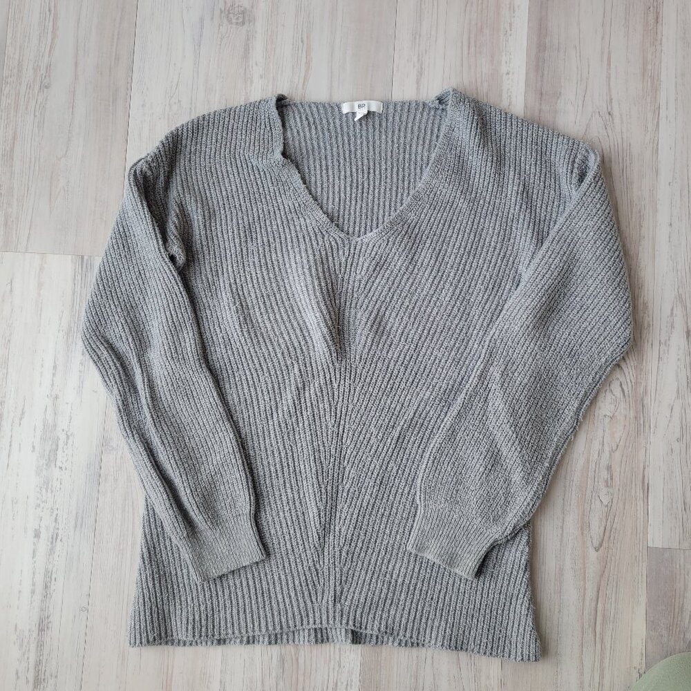 BP V-Neck Ribbed Sweater Gray size small